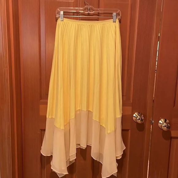 FRENCH Connection bright yellow and  light yellow pleated skirt - Picture 5 of 10